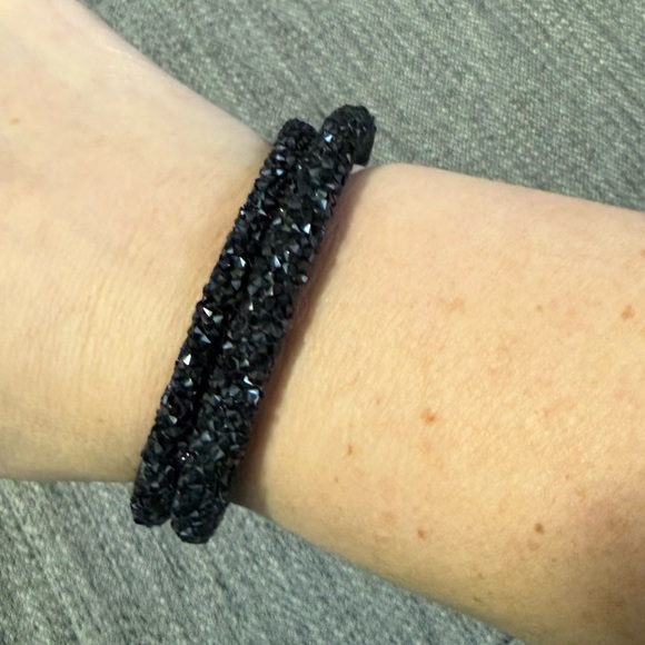 NWOT Crystal Wrap-Around Bracelet, black/silver - Picture 3 of 4